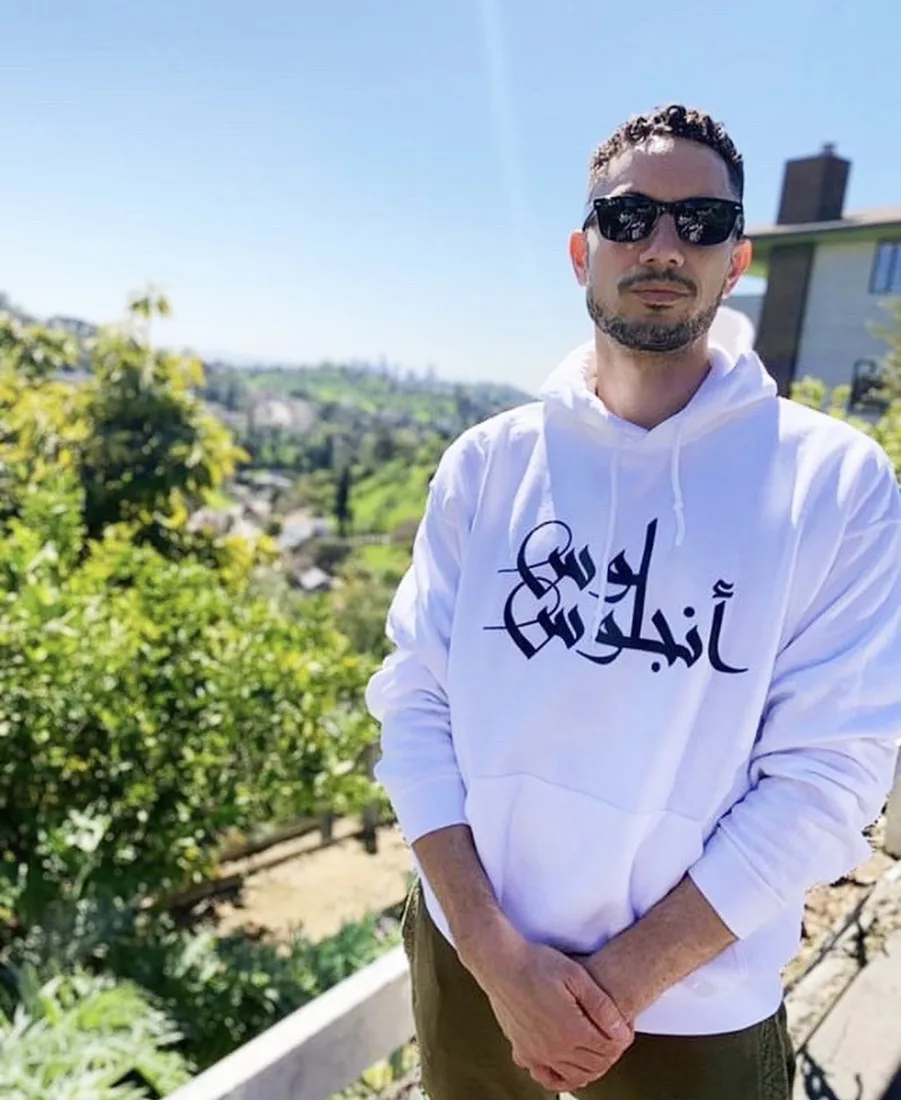 @offendum wearing Mubdian